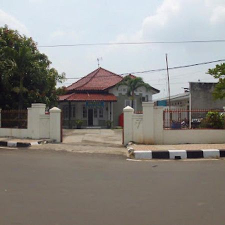 Oyo 90865 Hotel Kusuma Purwakarta Караванг Екстер'єр фото