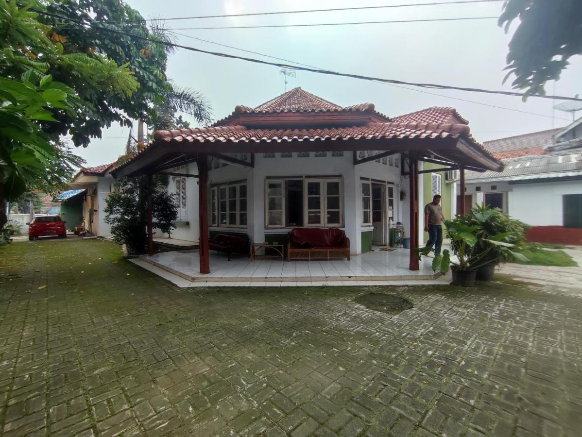 Oyo 90865 Hotel Kusuma Purwakarta Караванг Екстер'єр фото