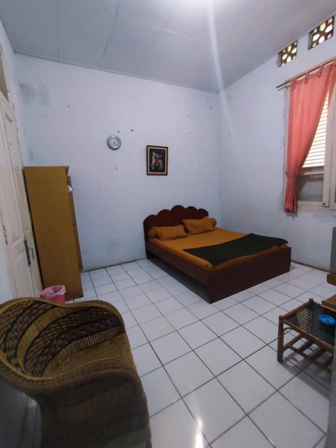 Oyo 90865 Hotel Kusuma Purwakarta Караванг Екстер'єр фото