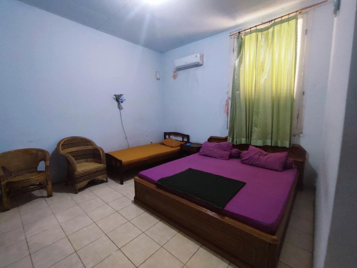 Oyo 90865 Hotel Kusuma Purwakarta Караванг Екстер'єр фото